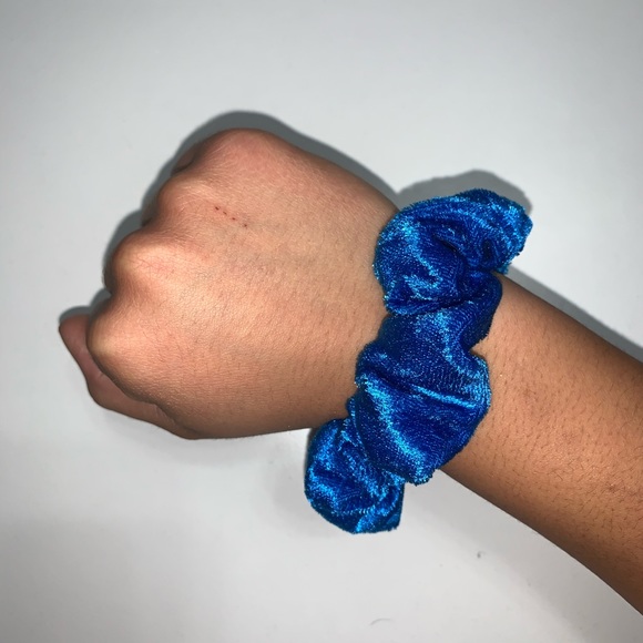 Velvet Scrunchie Set - Picture 8 of 9